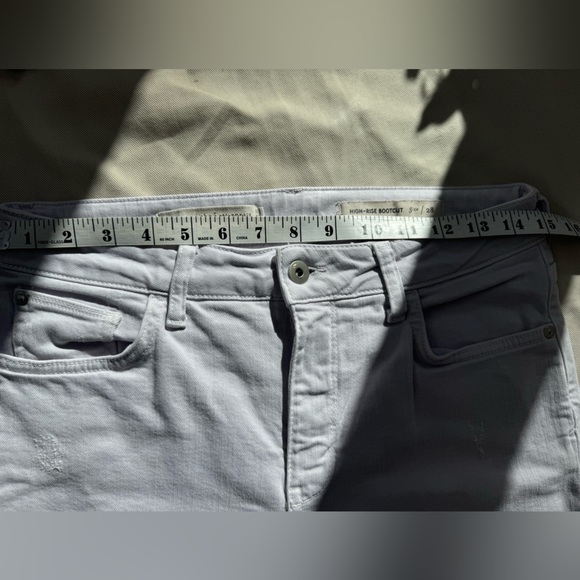 Pilcro cropped high-rise bootcut lavender jeans. Soft, stretchy, comfy. Size 28 - Picture 4 of 9